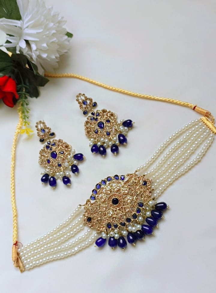 Choker Pearls Necklace and matching Earrings