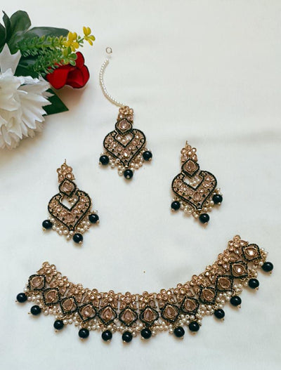 Traditional Choker With Earrings and Tika