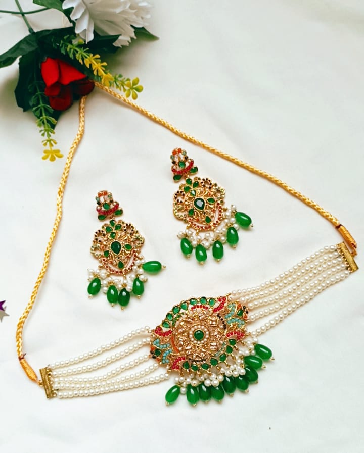 Choker Pearls Necklace and matching Earrings
