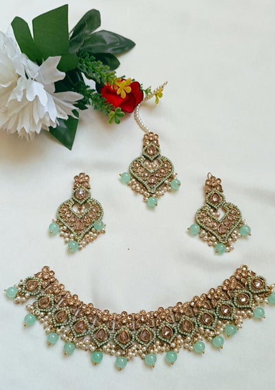 Traditional Choker With Earrings and Tika