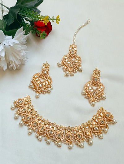Traditional Choker With Earrings and Tika