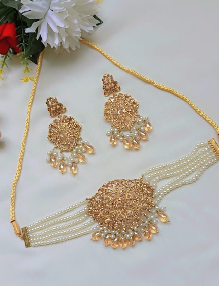 Choker Pearls Necklace and matching Earrings