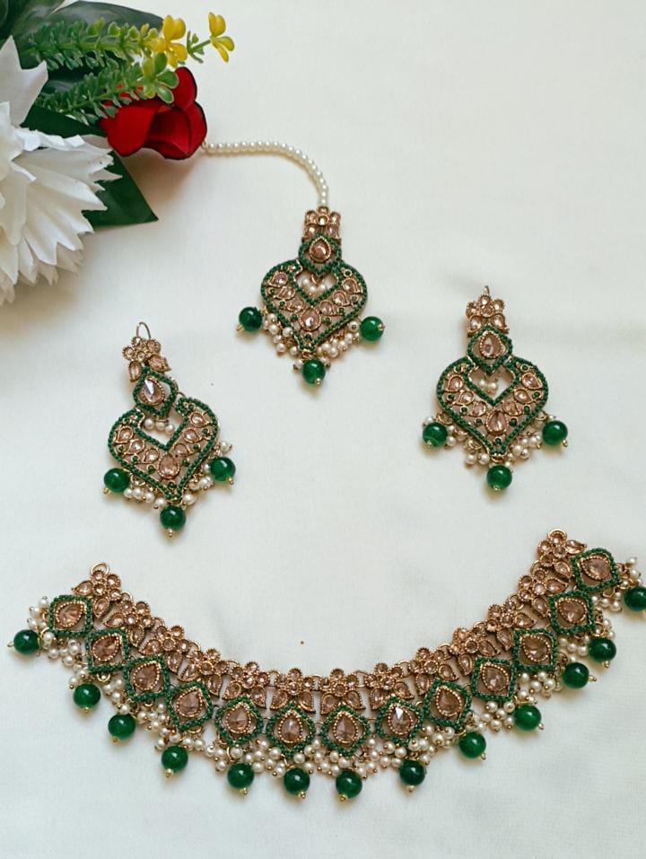 Traditional Choker With Earrings and Tika