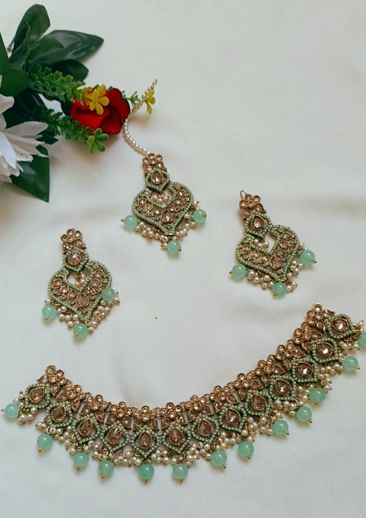 Traditional Choker With Earrings and Tika